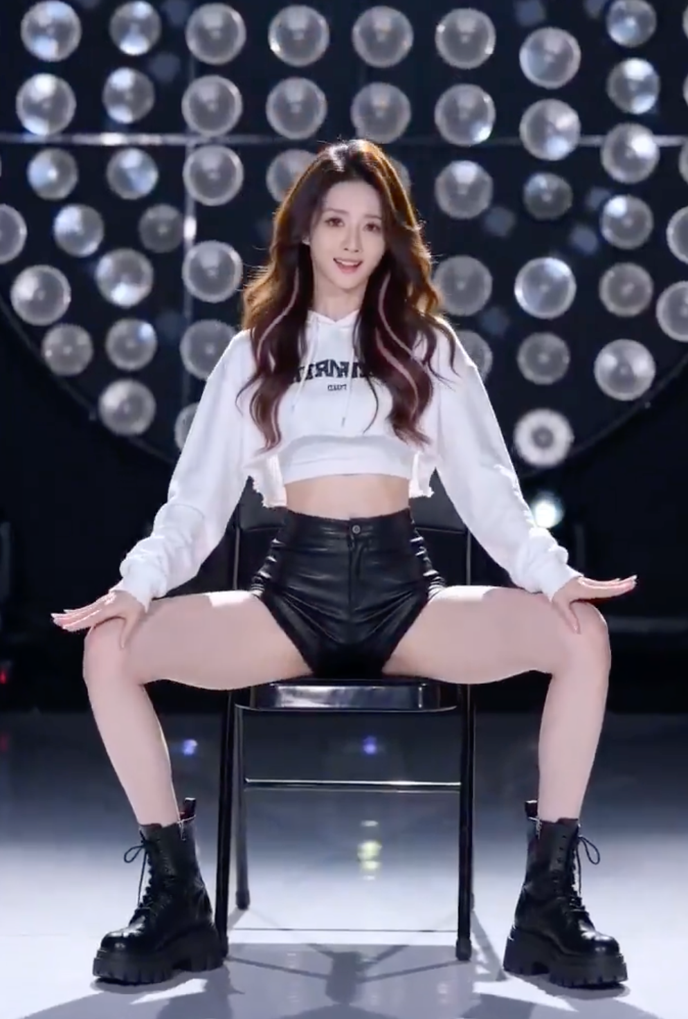 Pink Brown Highlight Chair Dance