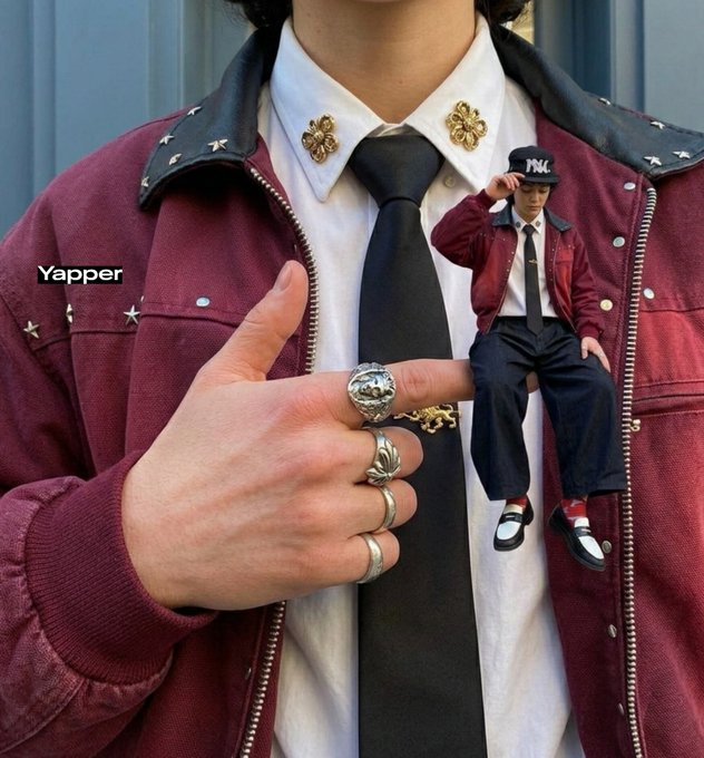 Miniature Fashion on Fingertip