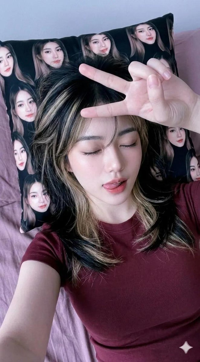 Pure Desire Hd Bed Selfie of a girl
