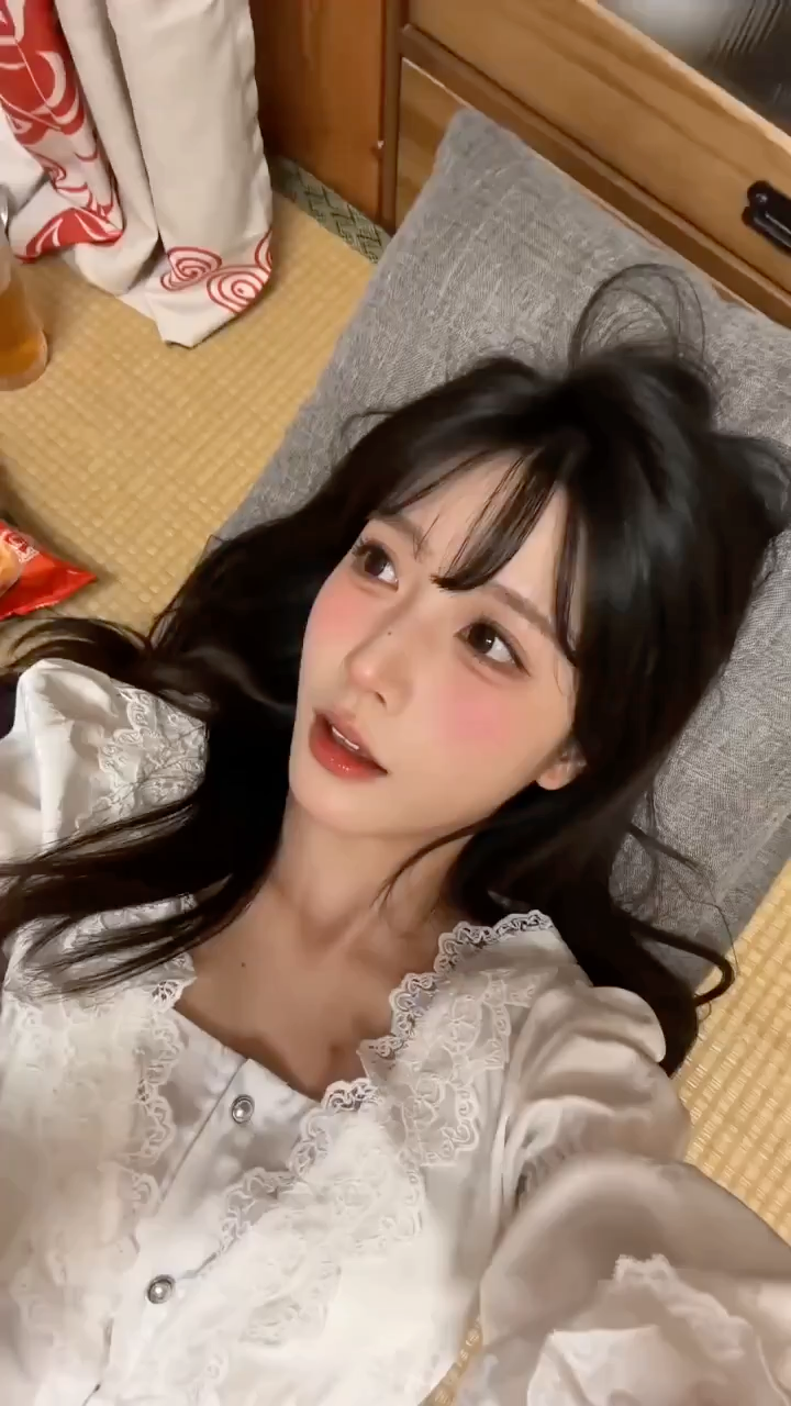 Drunk Coser Tatami Selfie