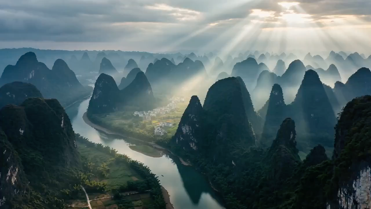 Misty Li River Luxury Cinema
