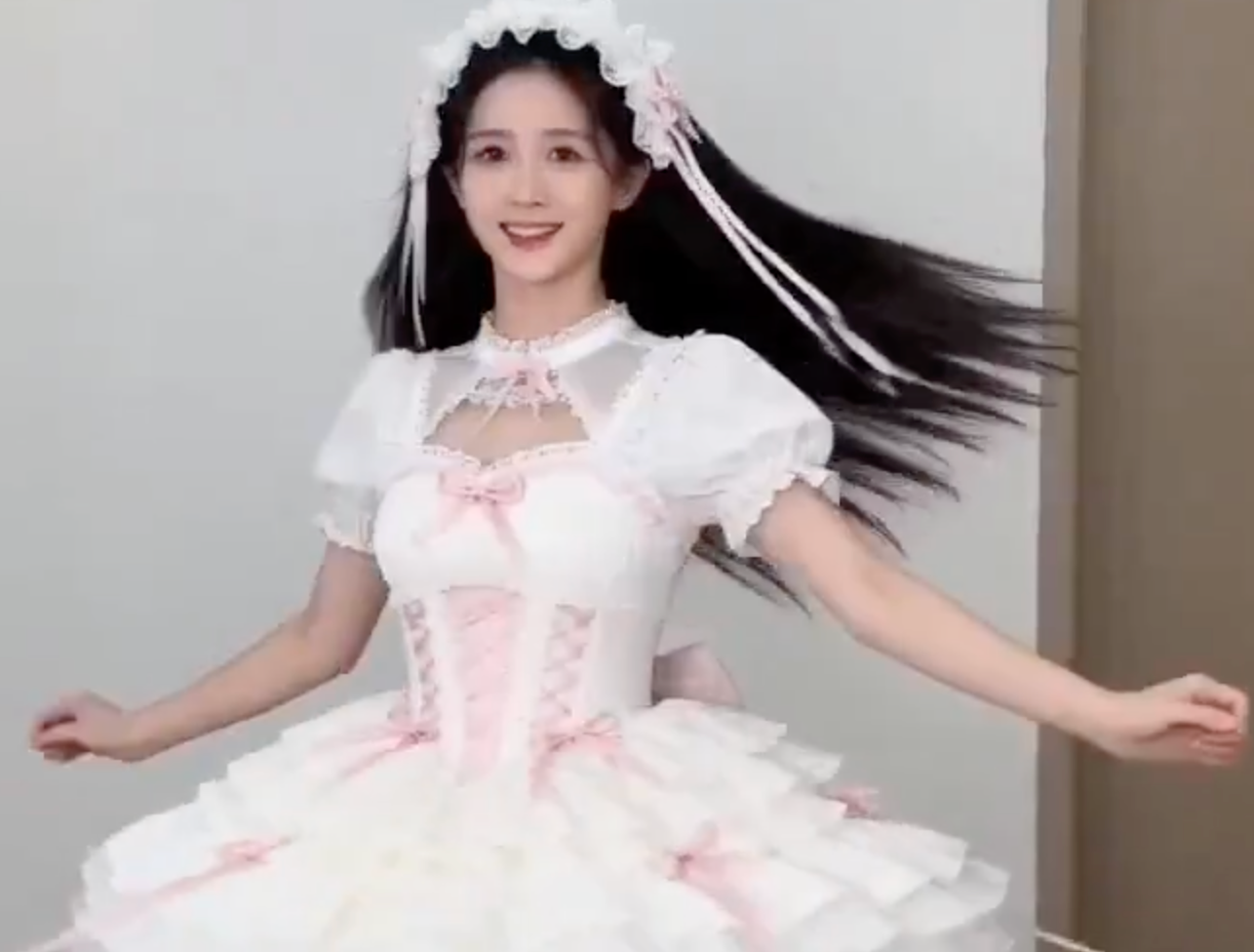 Energetic Girl Ten Second Costume Change