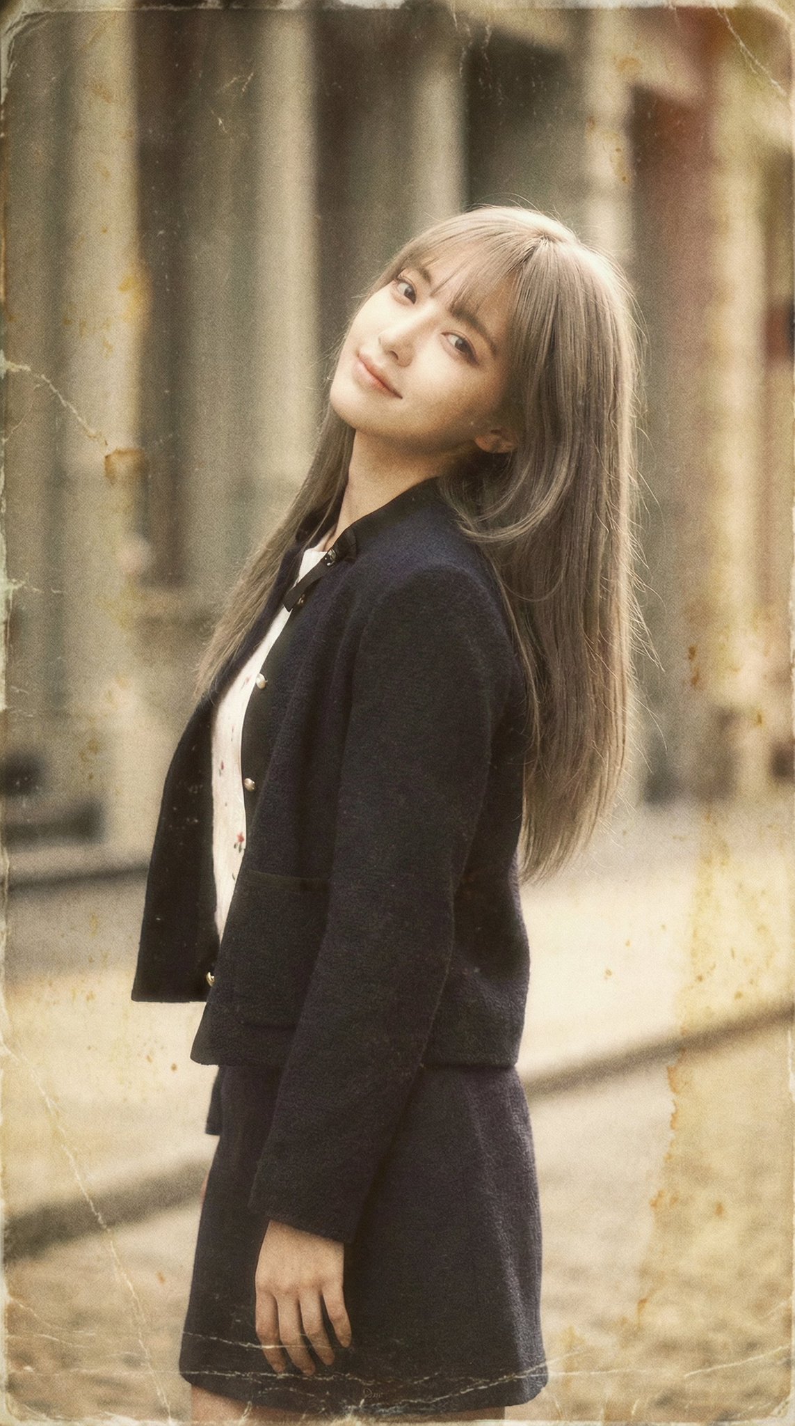 Backlight Spin Film Girl